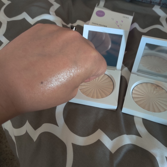 Ofra x NikkieTutorials Glazed Donut Highlighter - Picture 2 of 6